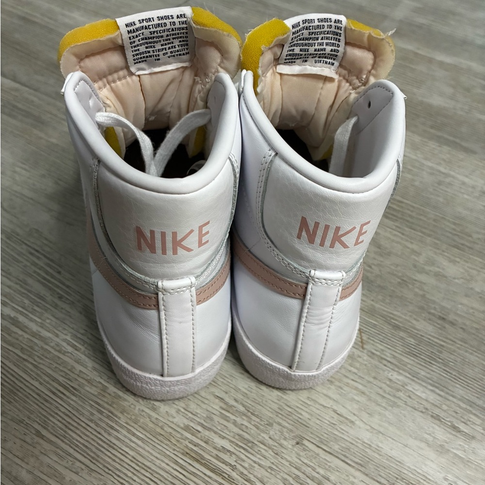 Nike Blazers Women's White and Baby Pink Sneakers size 8.8 - Picture 4 of 4